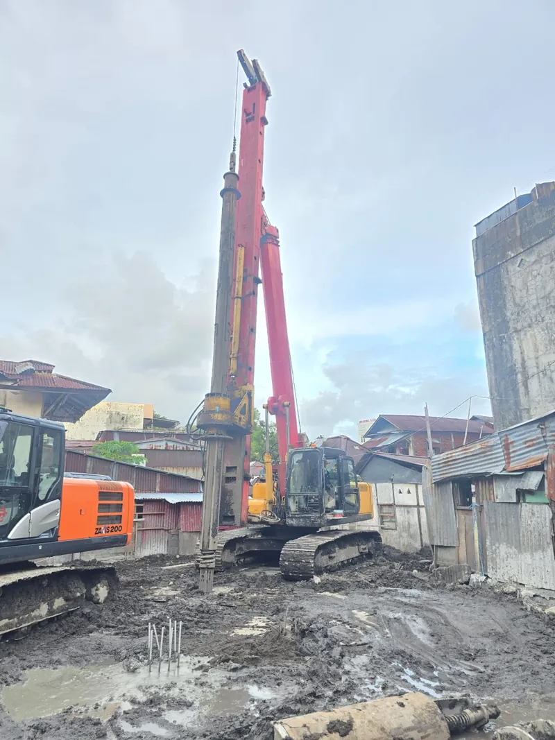 Rig bore pile PT Duta Kasih Sejahtera di lokasi proyek dalam kota