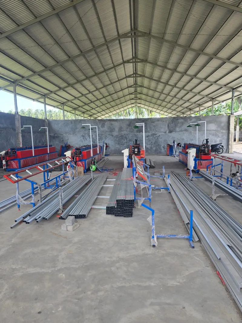 Mesin produksi baja ringan di workshop DKS